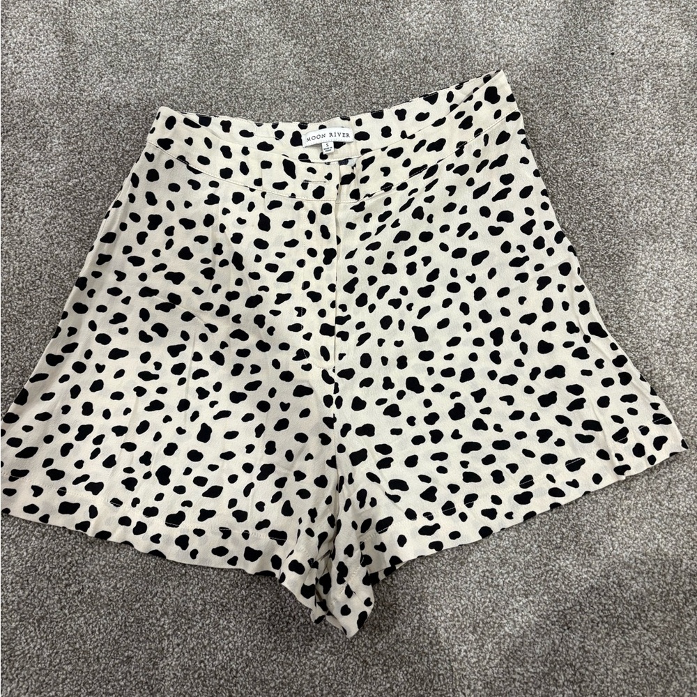 Moon River High-Waisted Cream and Black Patterned Shorts